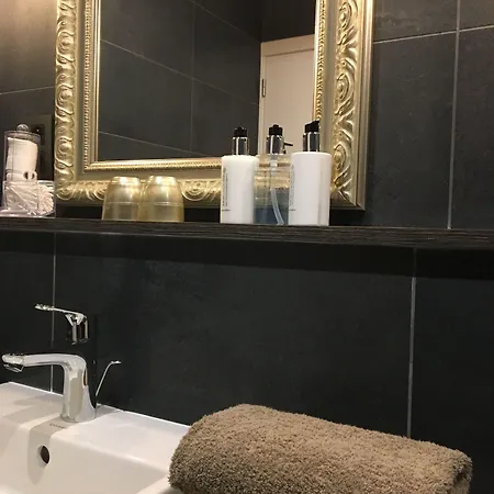 Charmehotel Kruishof Отель Остенде