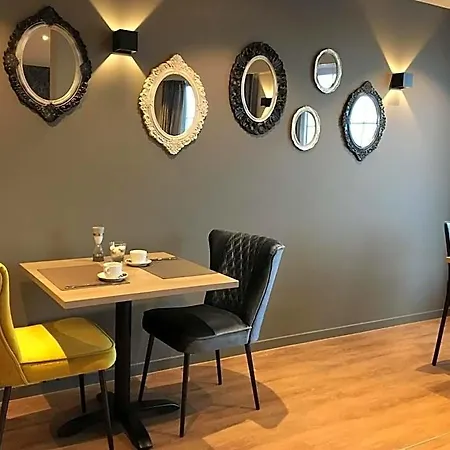 Charmehotel Kruishof 호텔 오스텐드